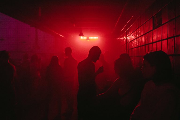 alexander popov R25Q pAUeY8 unsplash