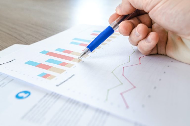 chart close up data desk 590022